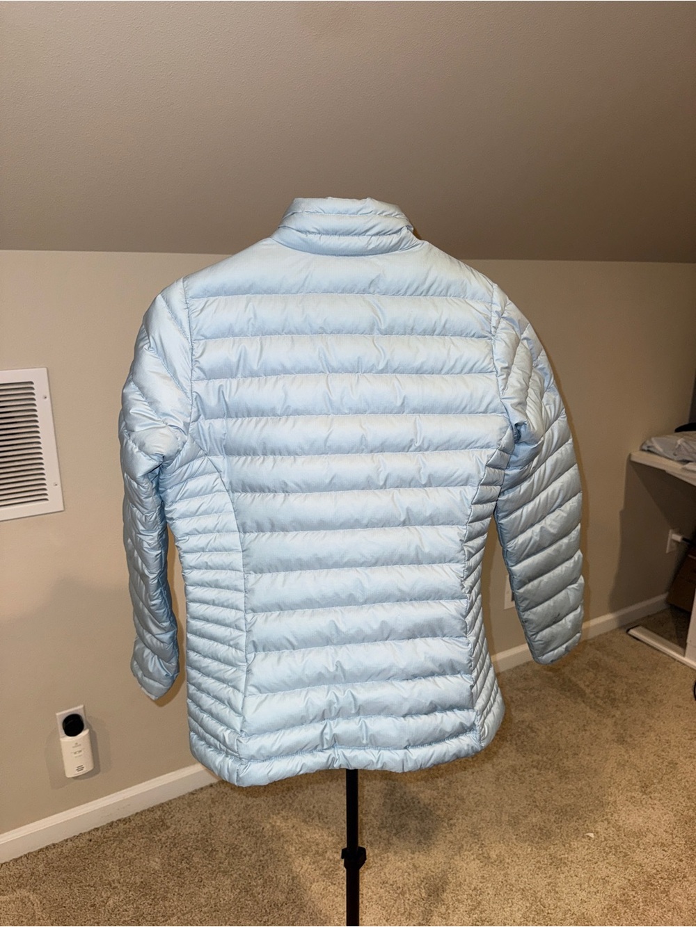 Patagonia Light Blue Women's Down Puffer Jacket - Picture 3 of 3
